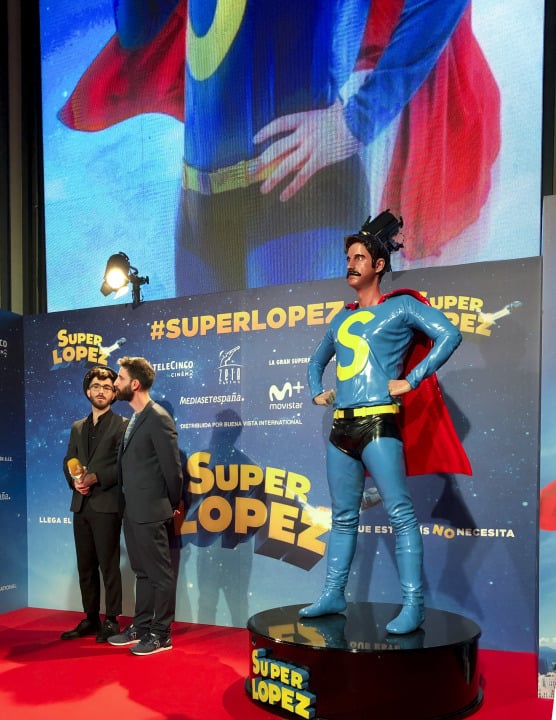Premiere "Super L&oacute;pez"
