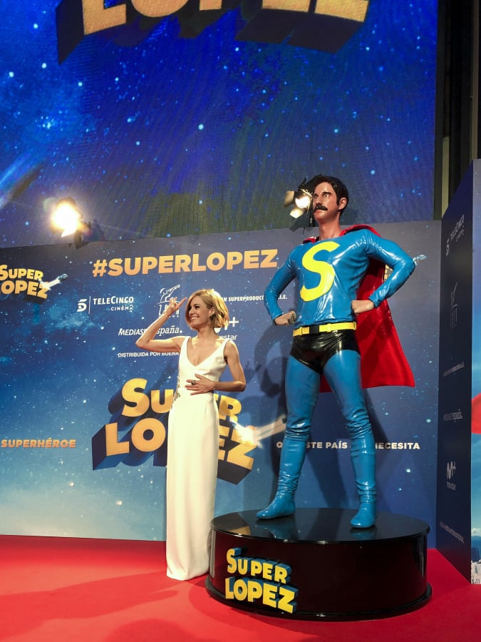 Premiere "Super L&oacute;pez"