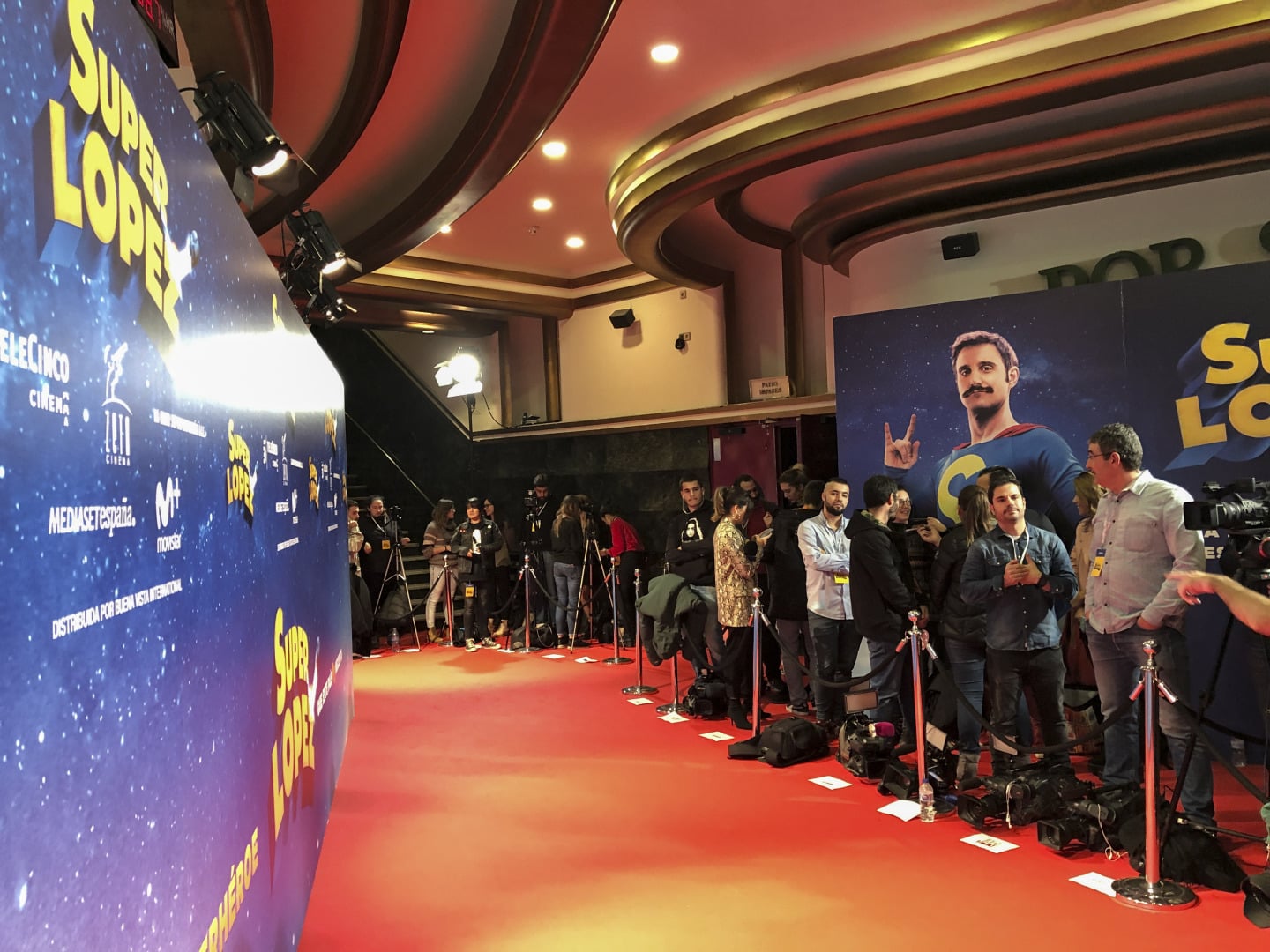 Premiere "Super L&oacute;pez"